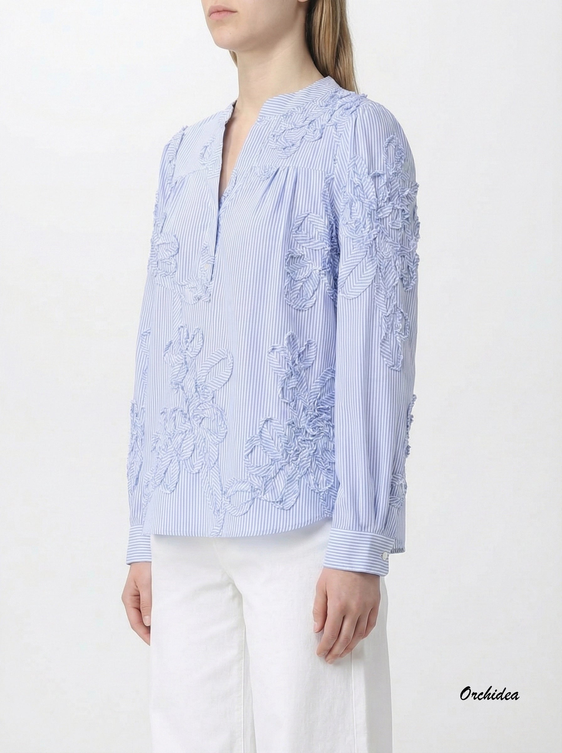 Proužkovaná halenka s 3D florálními detaily