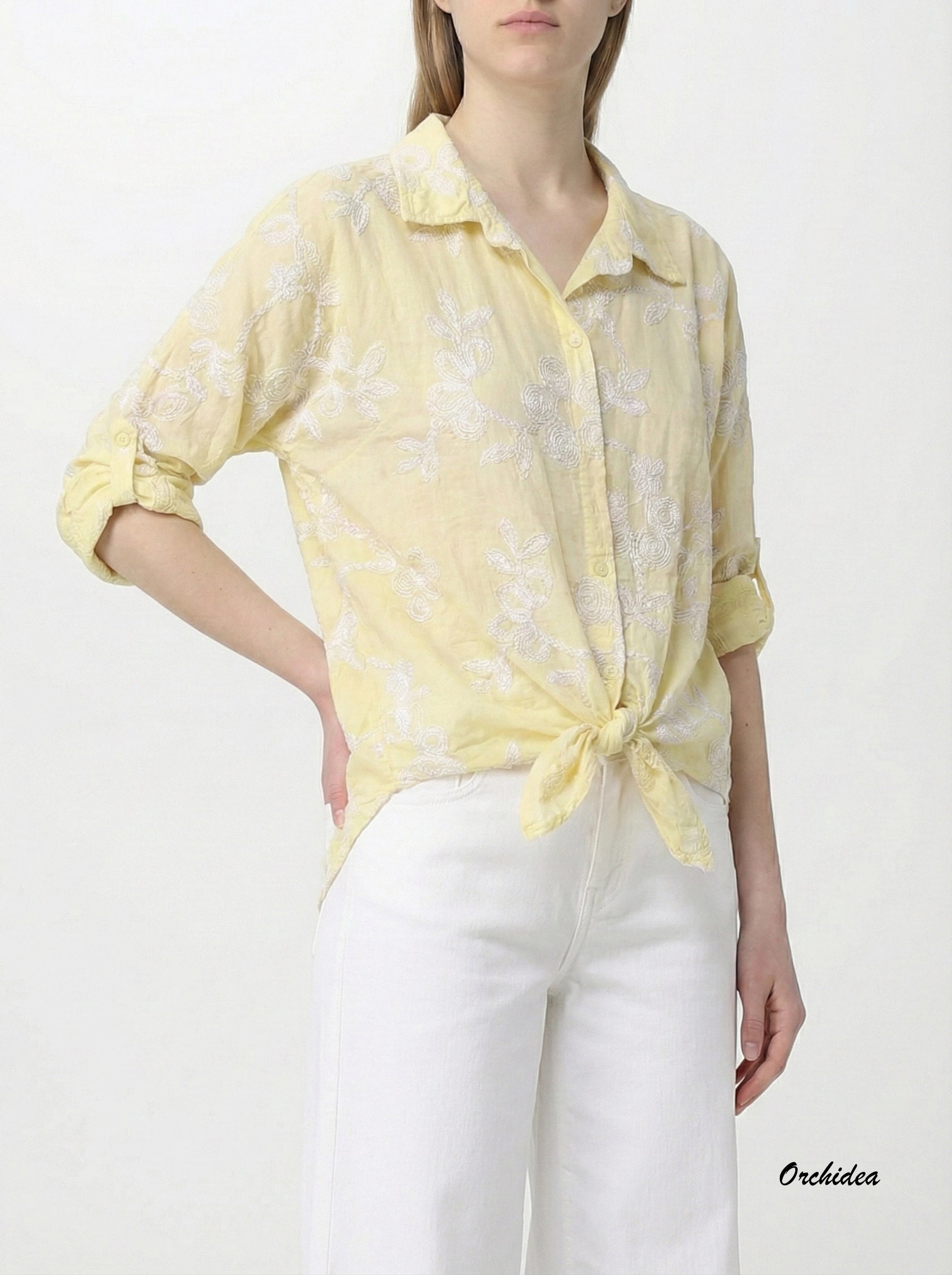 Vyšívaná košile s květinovým motivem