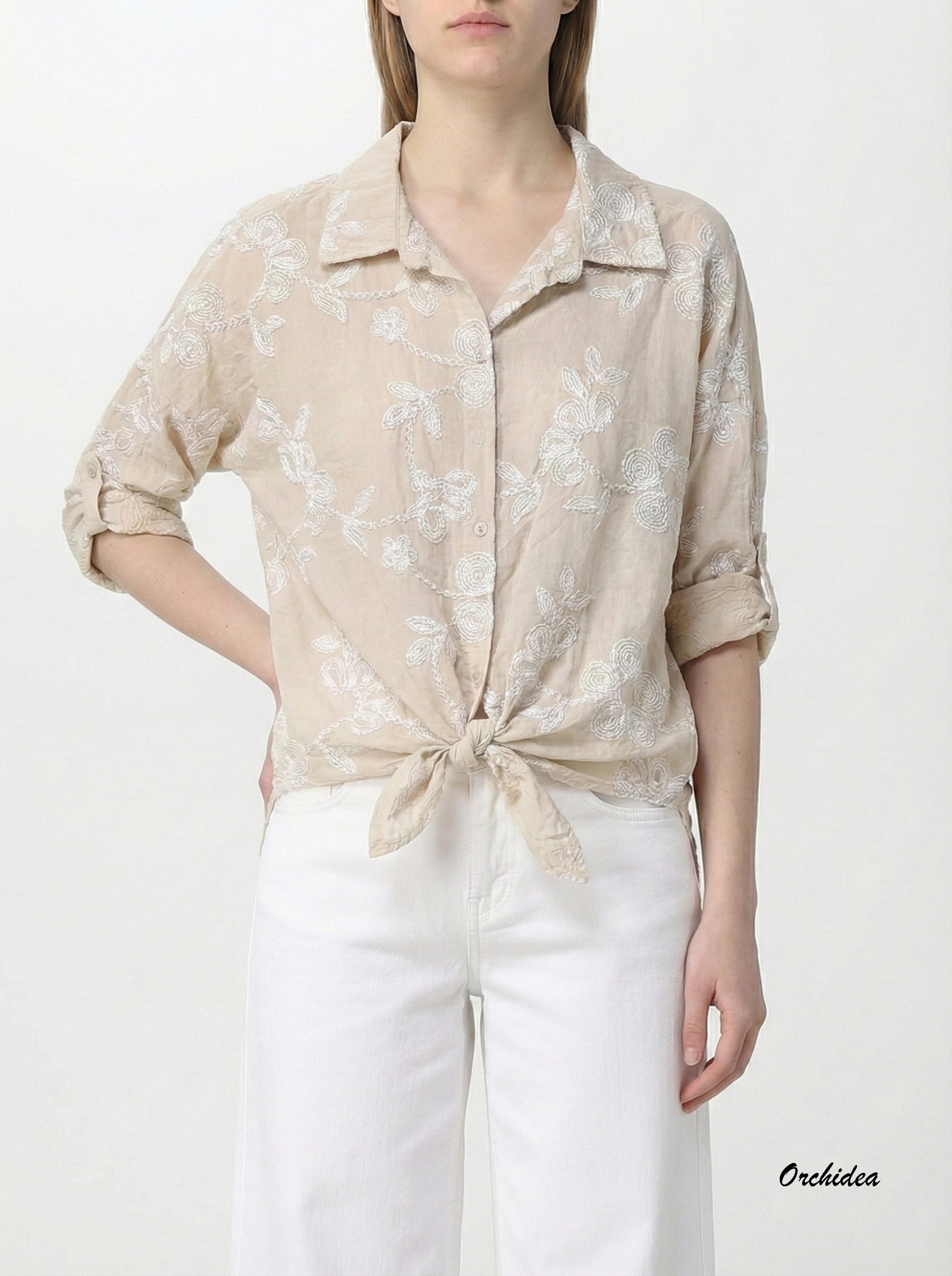 Vyšívaná košile s květinovým motivem