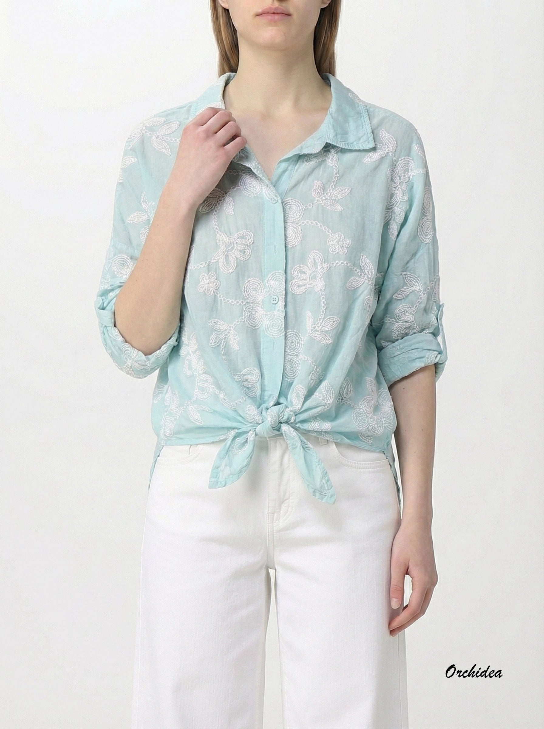 Vyšívaná košile s květinovým motivem