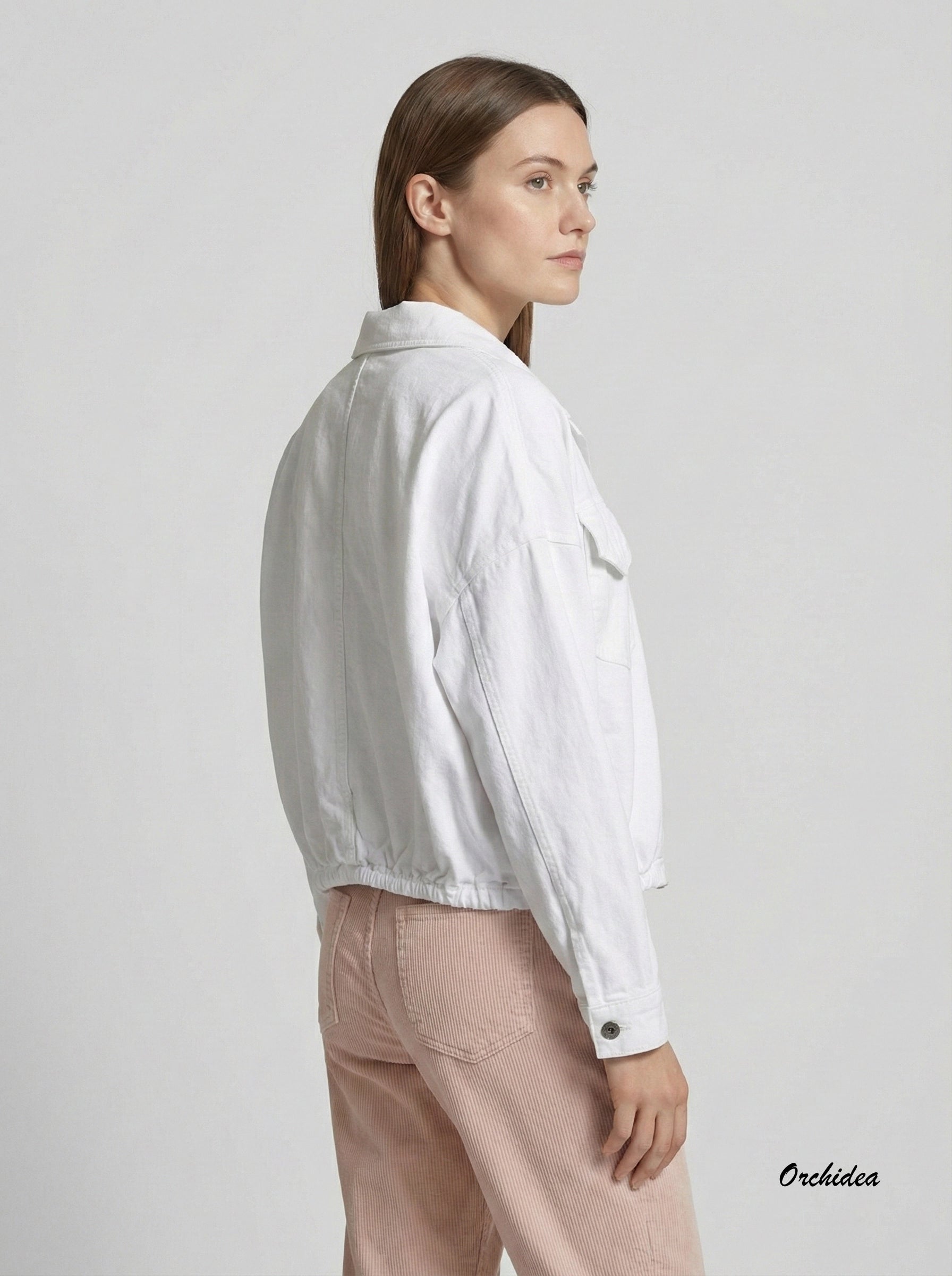 Bílá džínová bunda s náprsními kapsami