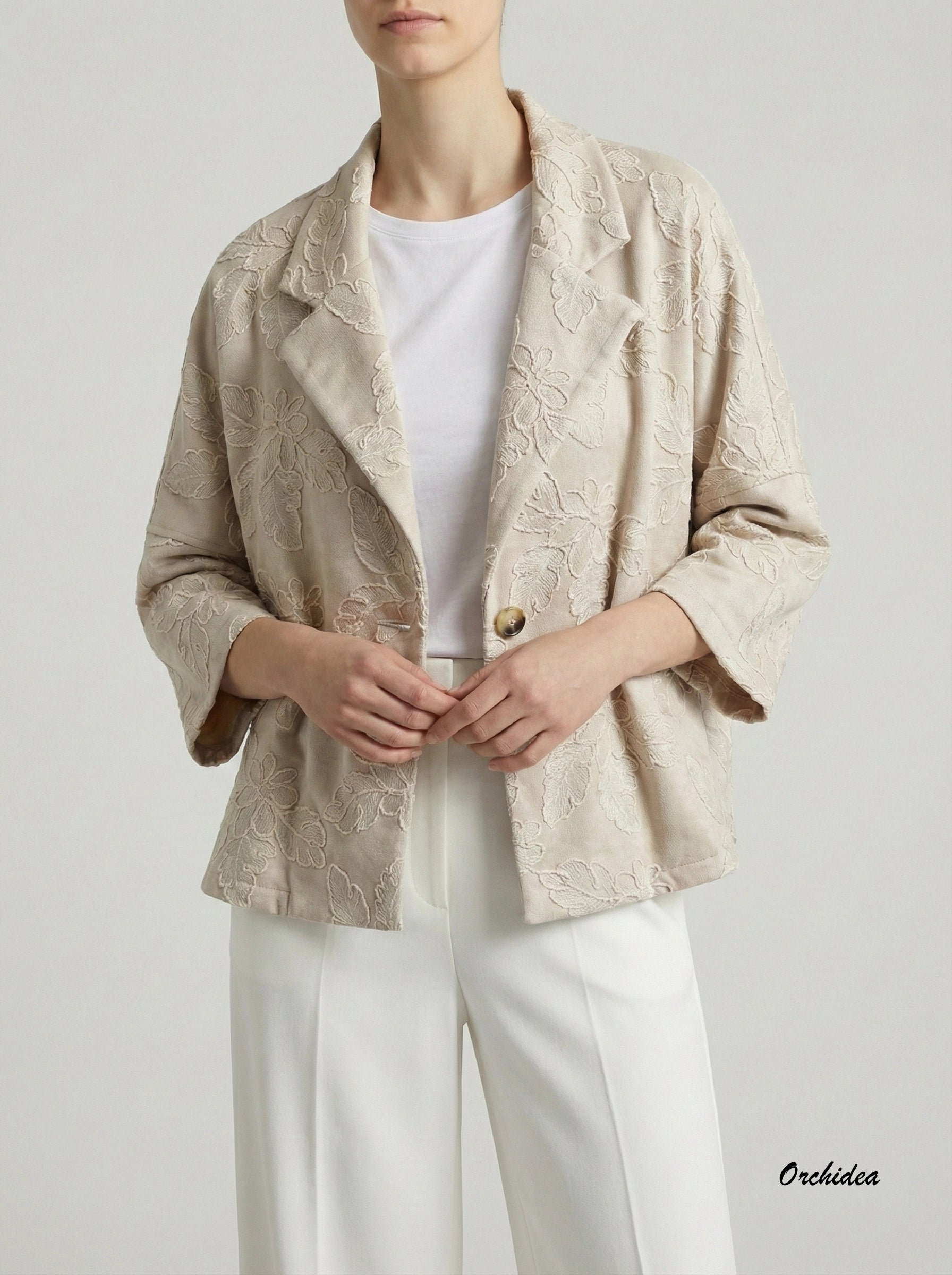 Texturované sako s florálním reliéfem