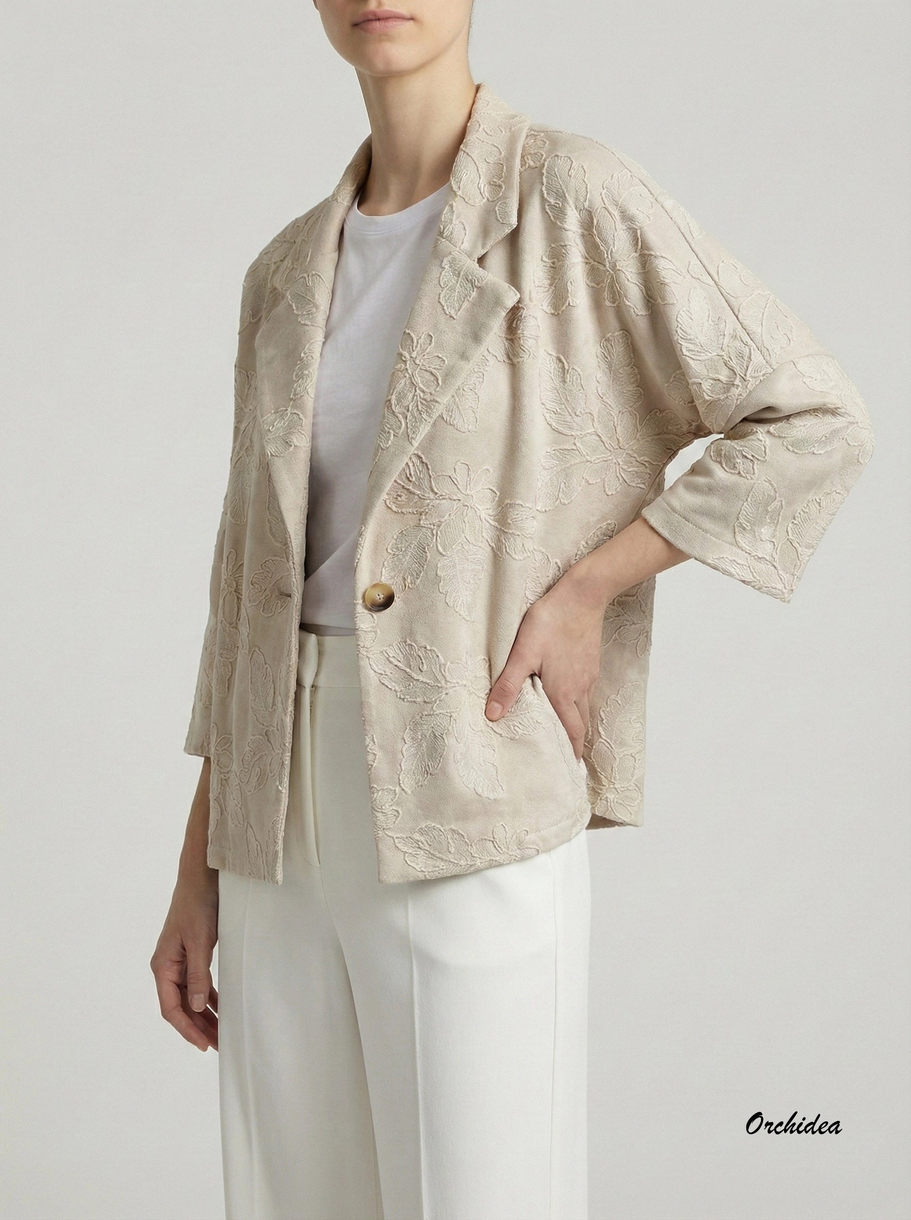 Texturované sako s florálním reliéfem