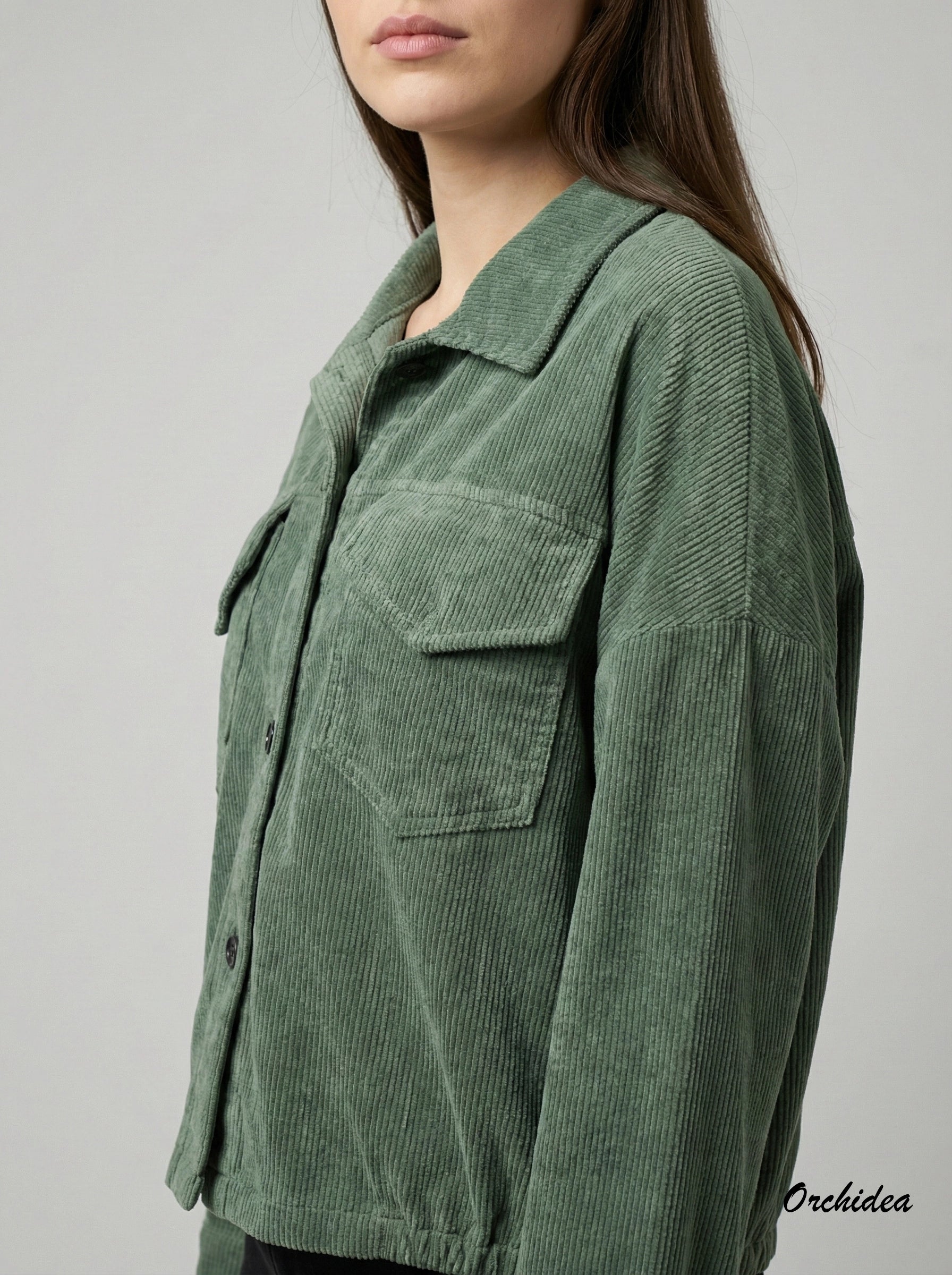 Zelená manšestrová bunda s náprsními kapsami