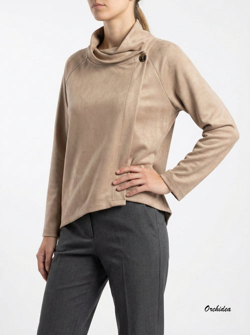 Asymetrická halenka z eko semiše s knoflíkem