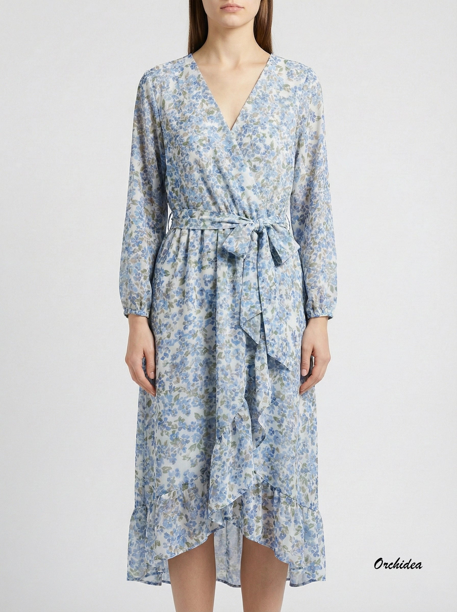 Romantické zavinovací šaty s asymetrickým volánem