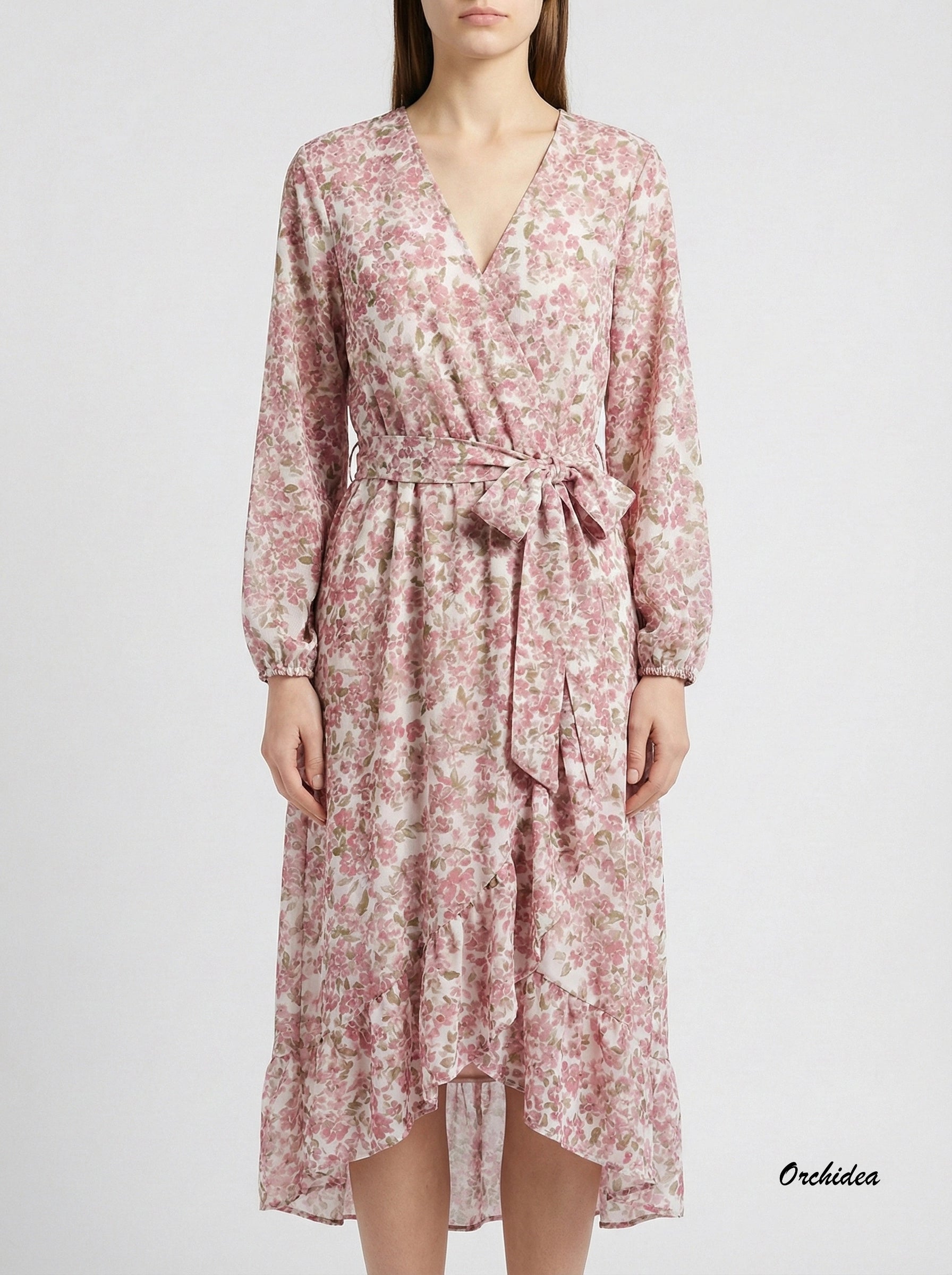 Romantické zavinovací šaty s asymetrickým volánem