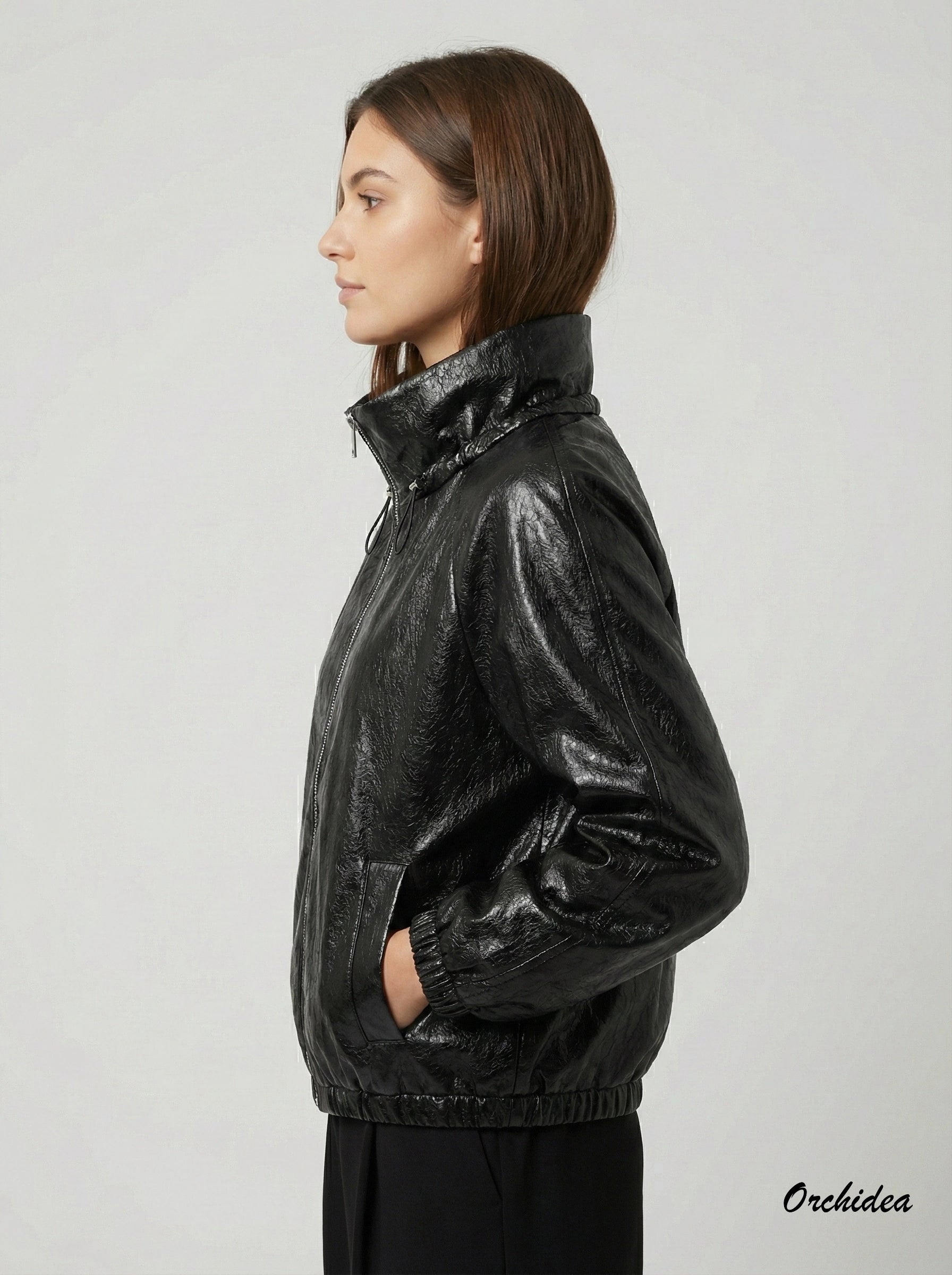 Černý strukturovaný bomber s nastavitelným límcem