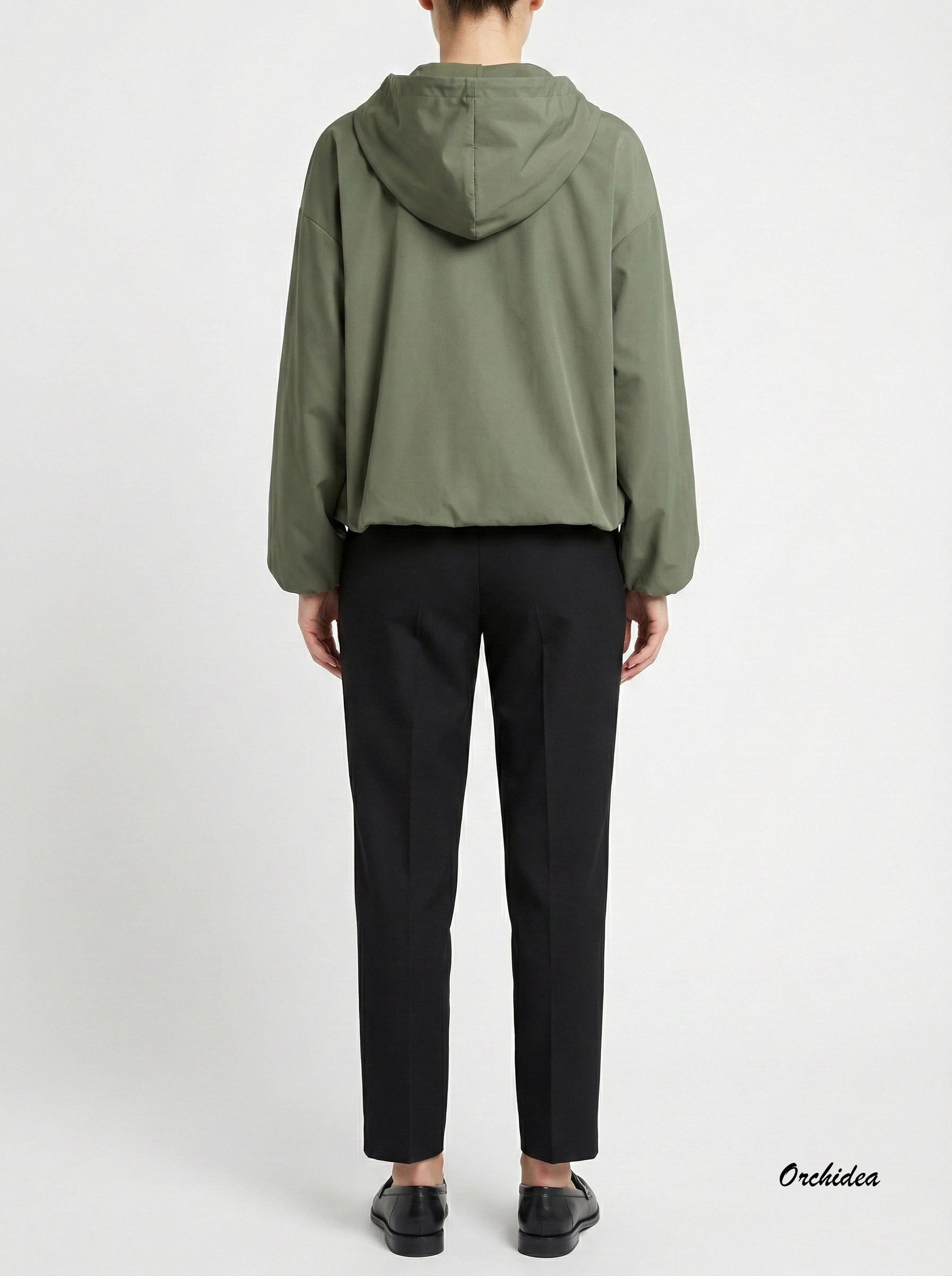 Lehká khaki bunda s kapucí a prstencovým zipem