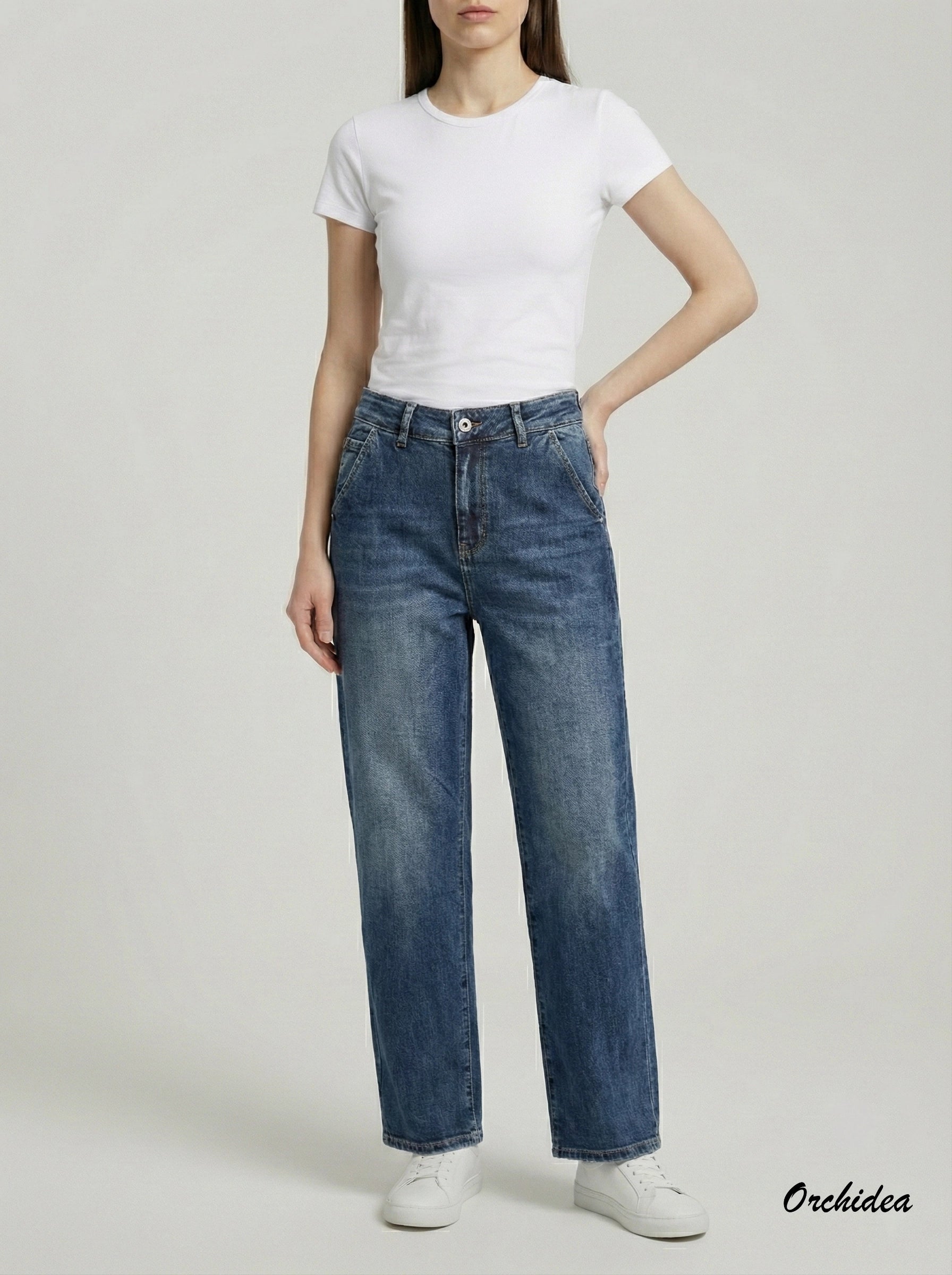 Tmavě modré džíny s výrazným šisováním