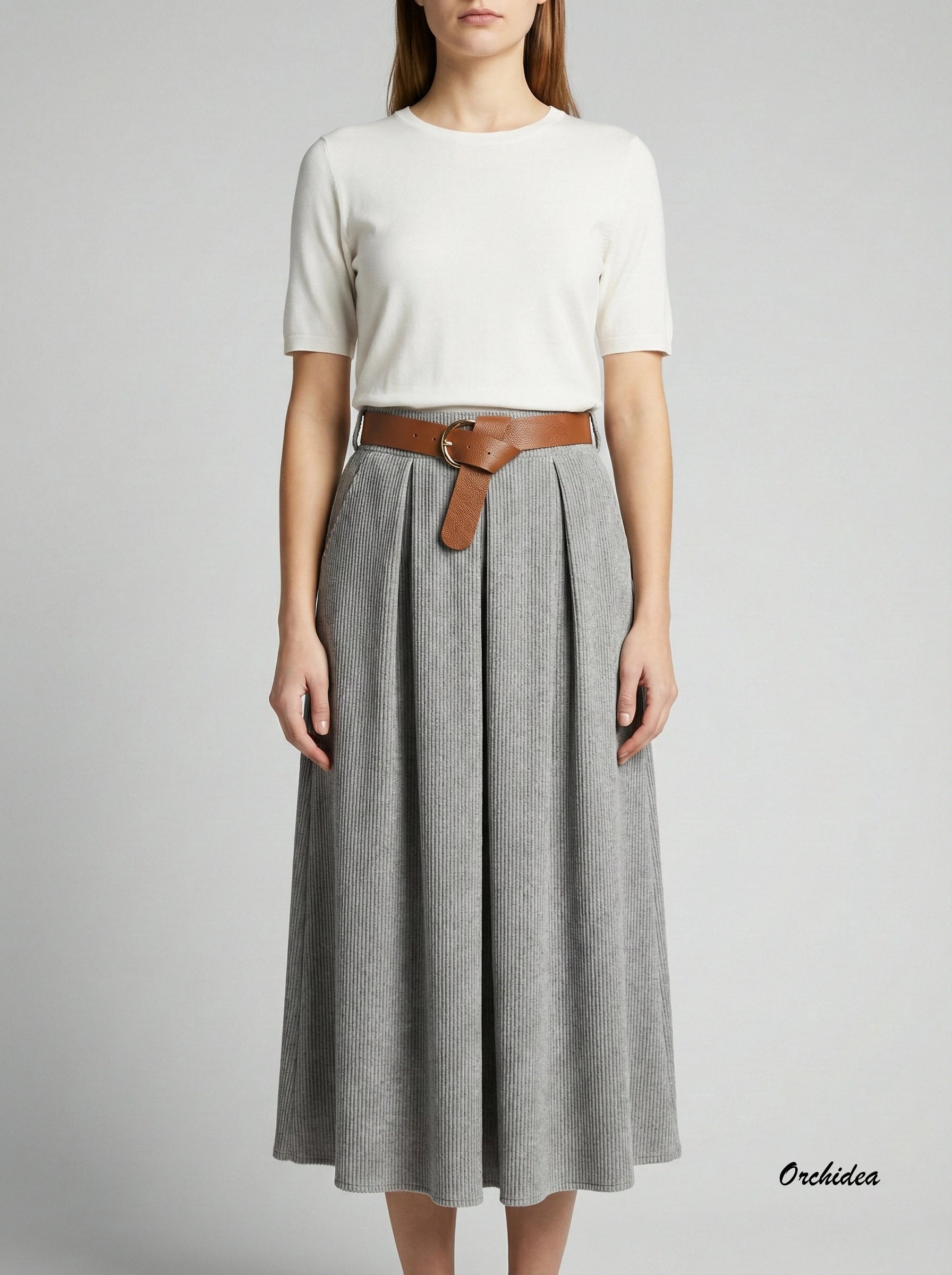 Elegantní šedá midi sukně s jemnou strukturou