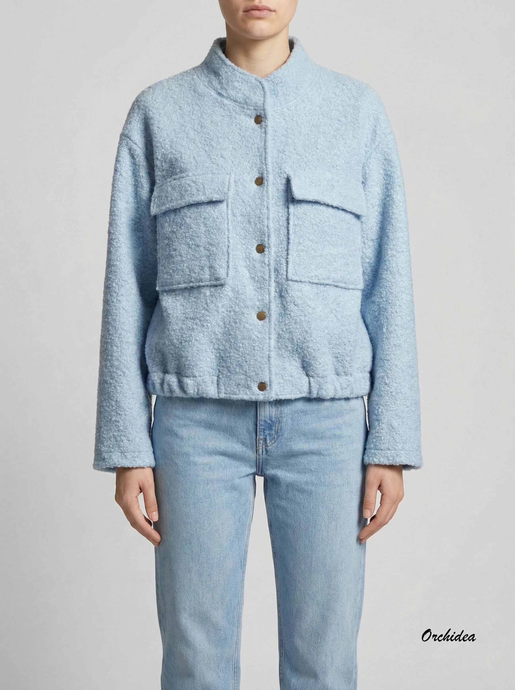 Krátká bouclé bunda se stojáčkem a velkými kapsami