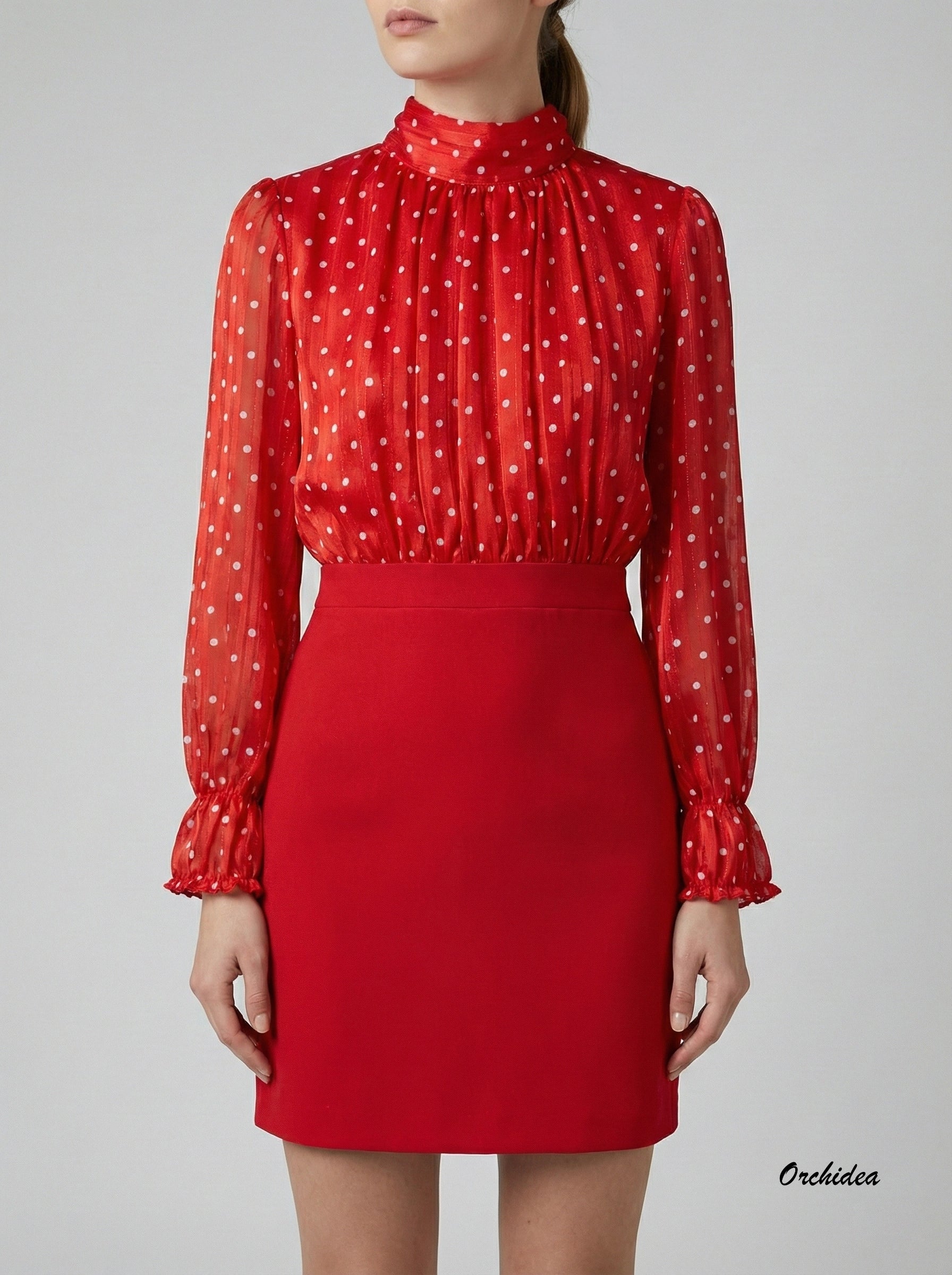 Červené šaty s puntíkovaným vrškem a stojáčkem